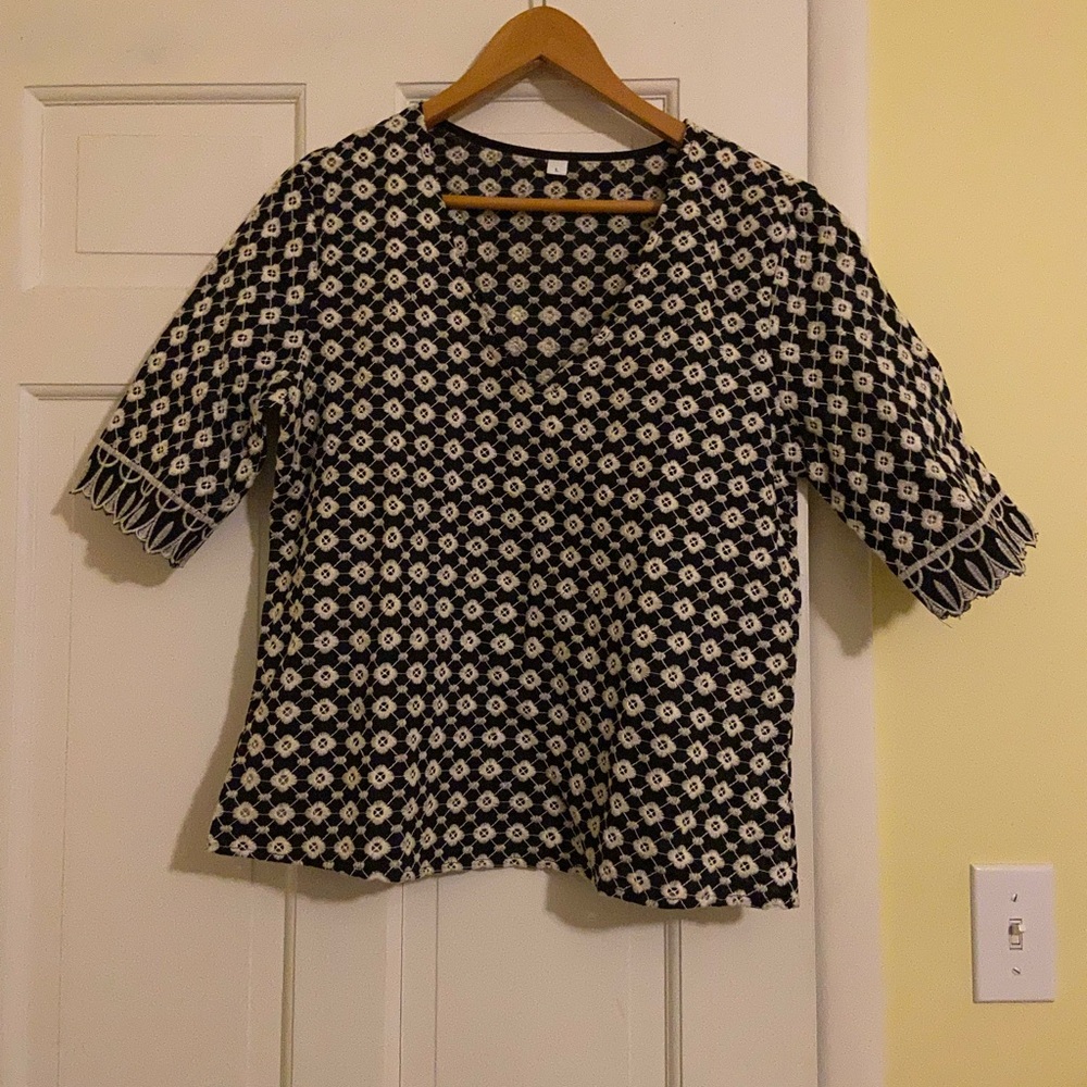 Lacy top L - never worn, short top